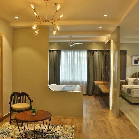 Hotel Westend Udaipur Exteriör bild