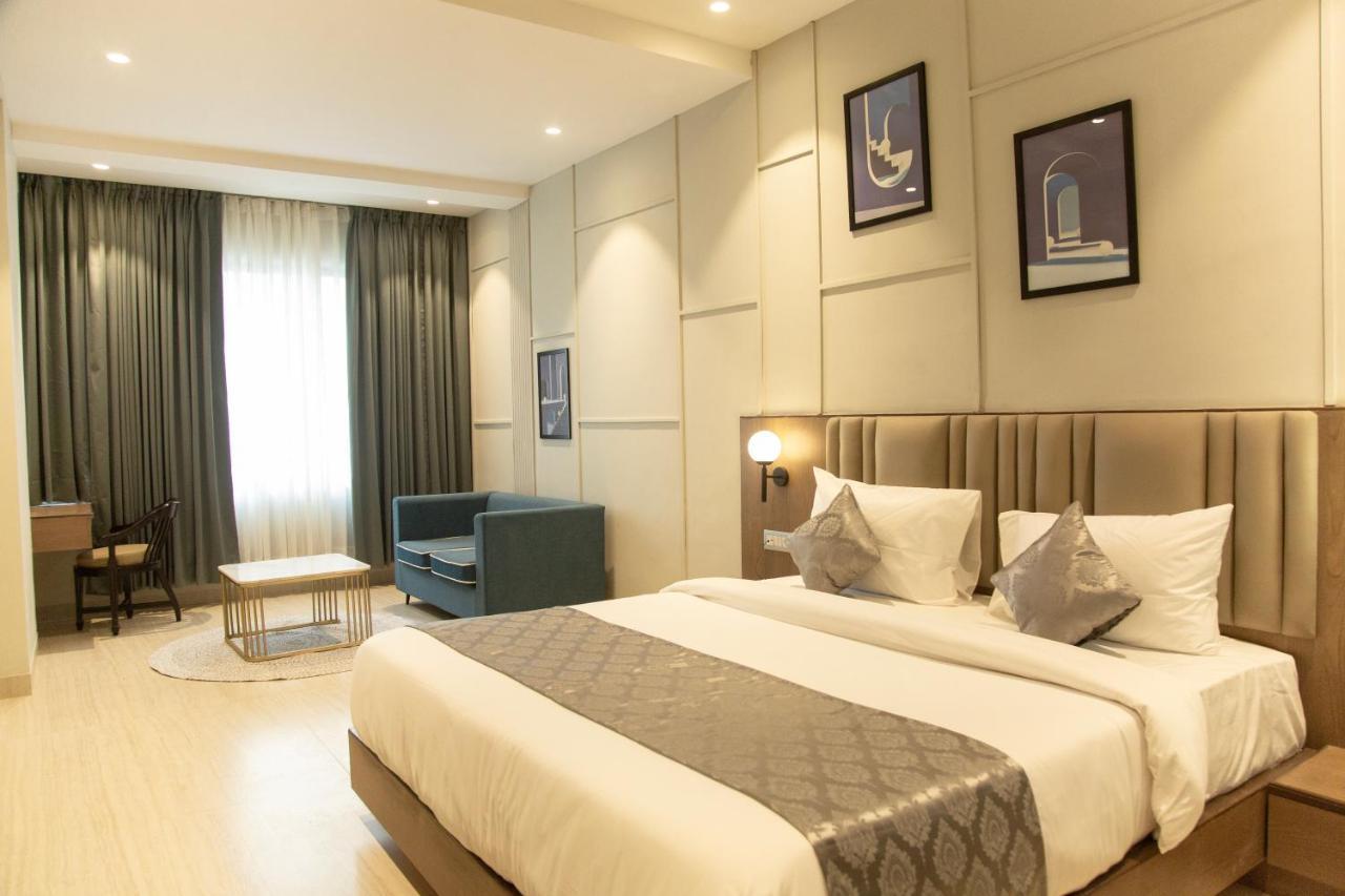 Hotel Westend Udaipur Exteriör bild