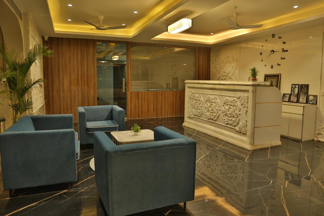 Hotel Westend Udaipur Exteriör bild