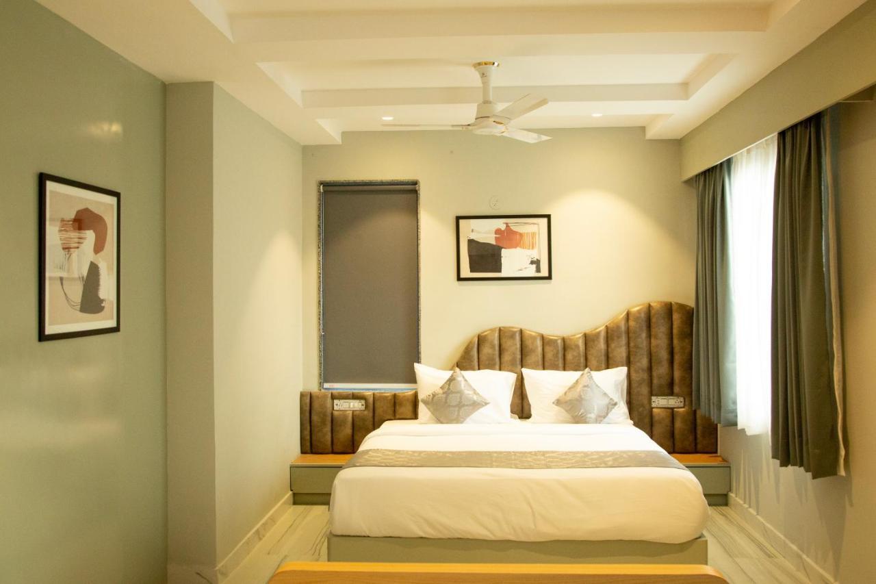 Hotel Westend Udaipur Exteriör bild