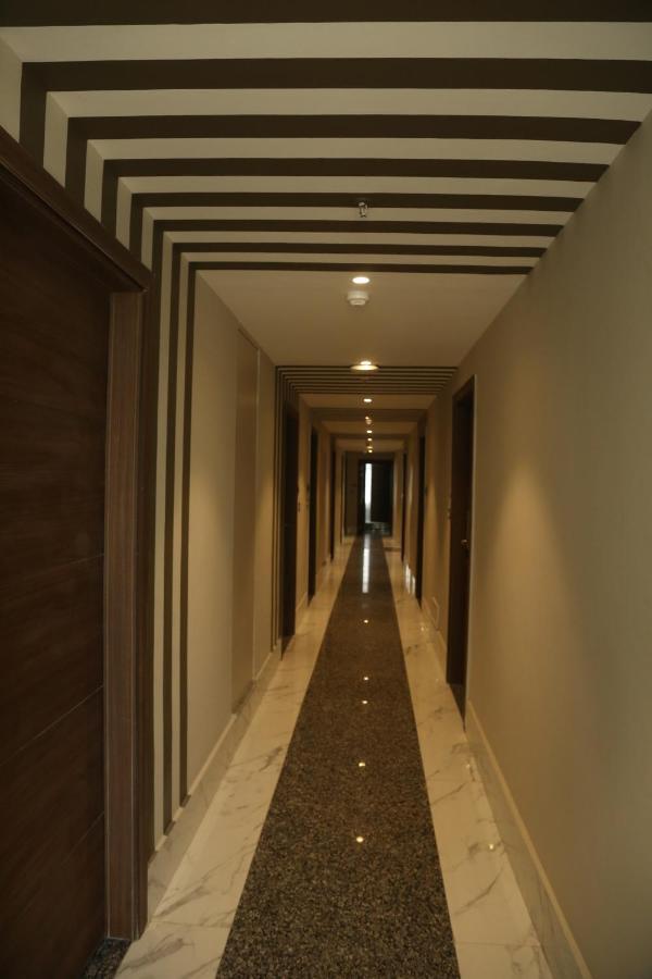 Hotel Westend Udaipur Exteriör bild
