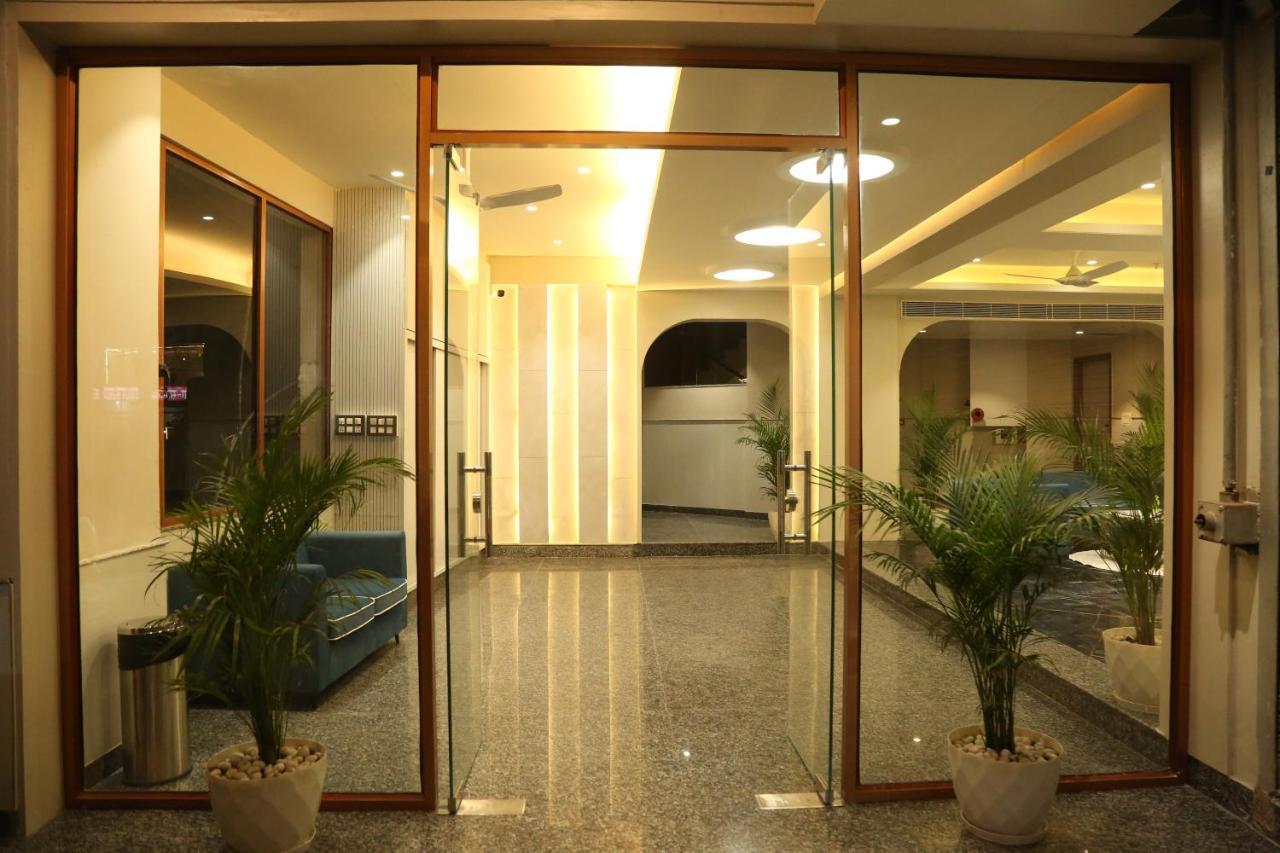 Hotel Westend Udaipur Exteriör bild